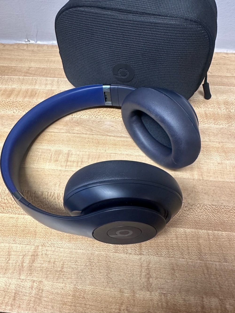 Beats Studio Wireless Headphones in Navy Blue - Picture 2 of 5